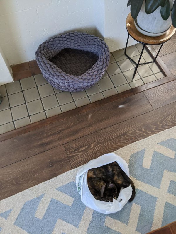 5f7abbd0efe85_9424p0tn8ud51__700