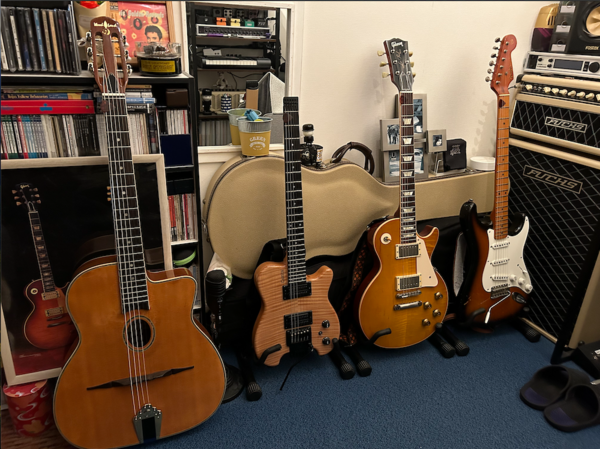 値下げしました！A.T. Guitars マカフェリギター 半額近くでマカフェリギター買いました。いやセルマータイプで