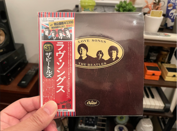 Beatles『Love Songs』レコードジャケットとは質感が違うが、それでも