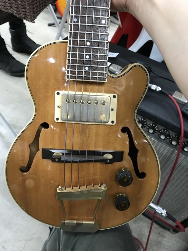 新大久保の楽器屋『パットメセニーピッコロギター』購入寸前でヤメたの