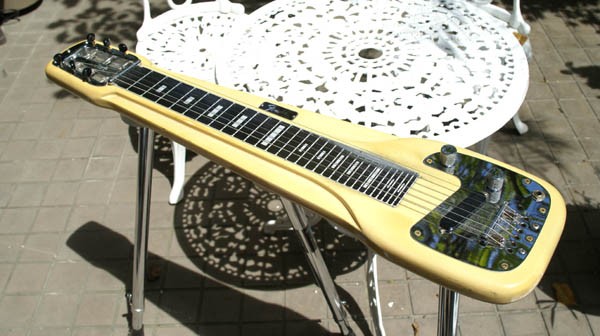 愛用のFender Steel Guitar ２種類をハワイアンやスティール・ギターの大好きな皆さんに思い切って売却します。 : 東海林仁の心はいつも ハワイアン! Hawaiian Fan Magazine-Hitoshi Shoji's Heart is always Hawaiian.