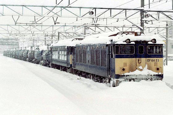 EF64-23＋EF64-40＋タキ43000形×13両（大雪抑止） : FreeBee vol.2