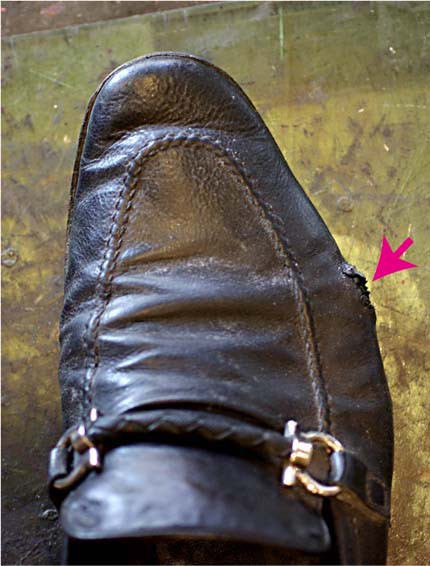 靴の小指のところが裂けるのには訳がある Ampersand