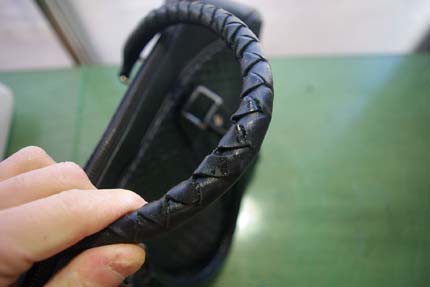 鞄の持ち手作成は それなりに手間が掛かります Ampersand