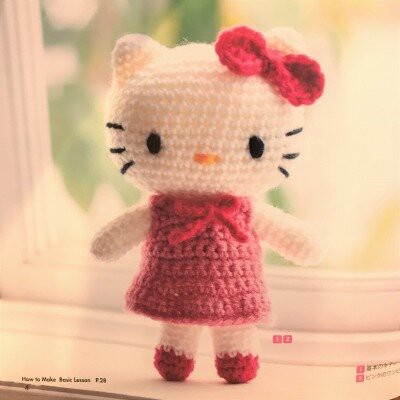 寺西恵里子先生著「HELLO KITTY AND FRIENDS」ブックレビュー