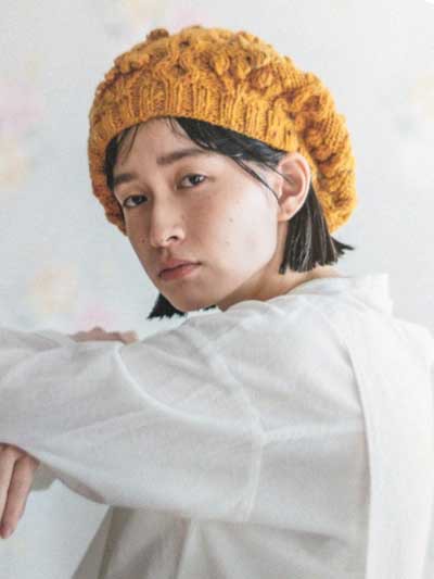 朝日新聞出版発刊「冬コーデの定番アイテム 手編みの帽子
