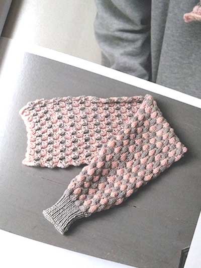 ブティック社発刊「少ない玉数で編み地を楽しむ手編みこもの」ブック