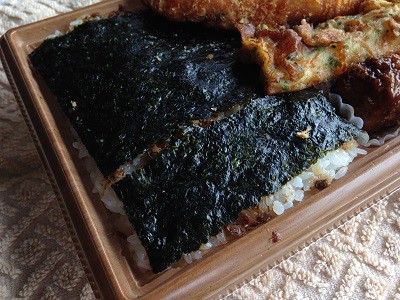 のり弁当に付いてくる 醤油 はどこにかける セブンイレブン のおかずぎっしり のり弁当 食うなら書かねば Powered By ライブドアブログ