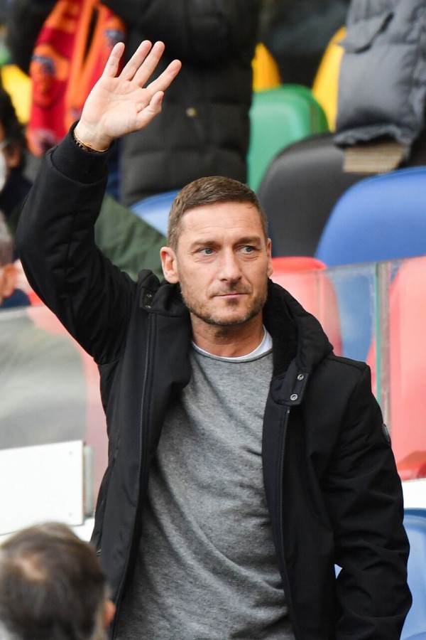 トッティ C ロナウドに共感 頂点を味わった後でのけ者にされた時にどう感じるのか Jとfの歩き方