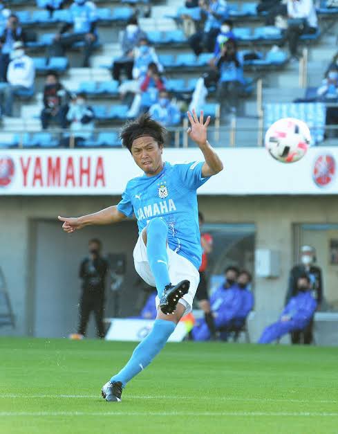 ジュビロ磐田 神様 仏様 ヤット様 J2じゃ反則レベルだな 遠藤保仁のfkからの磐田初ゴールにファン大興奮 Jとfの歩き方