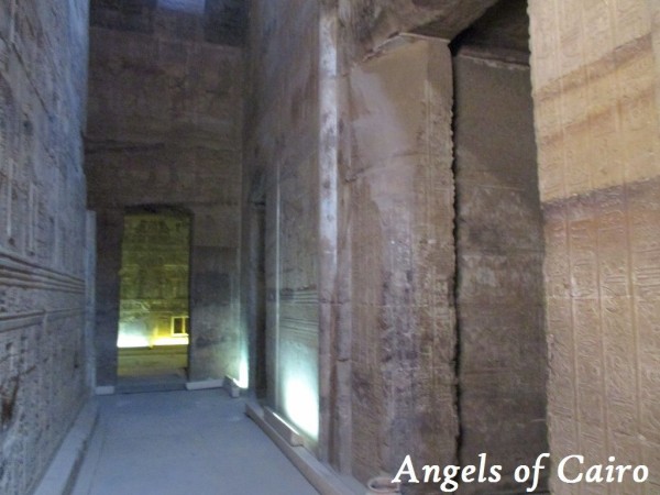 デンデラ ハトホル神殿 ペル アア ファラオ のカルトゥーシュ カイロ 天使たちの暮らす街