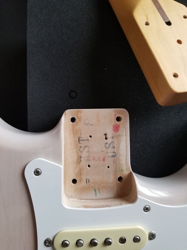 Fender MIJ Hybrid 50s Stratocaster ネックの反り修正 : アンツ Fender MIJ Hybrid 50s Stratocaster ネックの反り修正 : アンツ