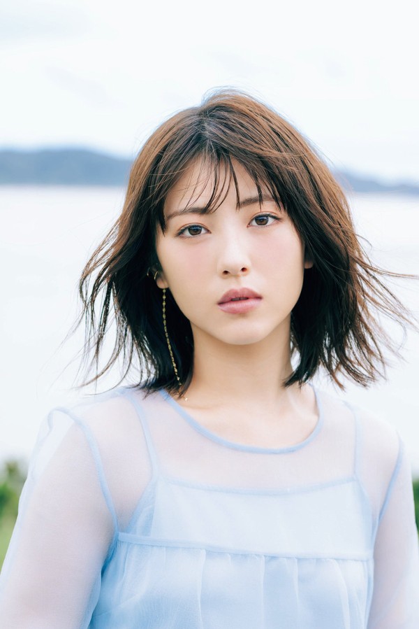 浜辺美波が水着姿を解禁 最新写真集の先行カット画像が可愛すぎる 過去の作品まとめ有 もきゅ速 W 人 ェ