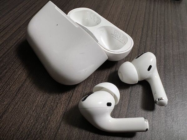 AirPodspro第2世代。片耳と本体のみ。使用上に異常はなし。 購入