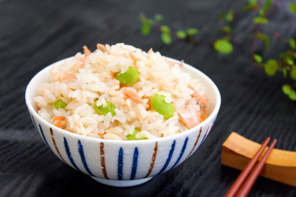 これが冷ごはん 簡単 絶品の 鮭と枝豆のふっくら混ぜごはん My Blog Kitchen