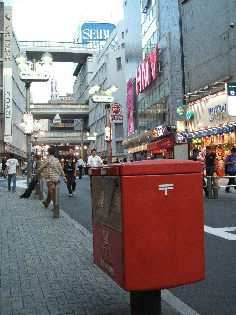 東京 渋谷区井の頭通りのポスト 郵便ポスト風景 郵便ポストのフォト集