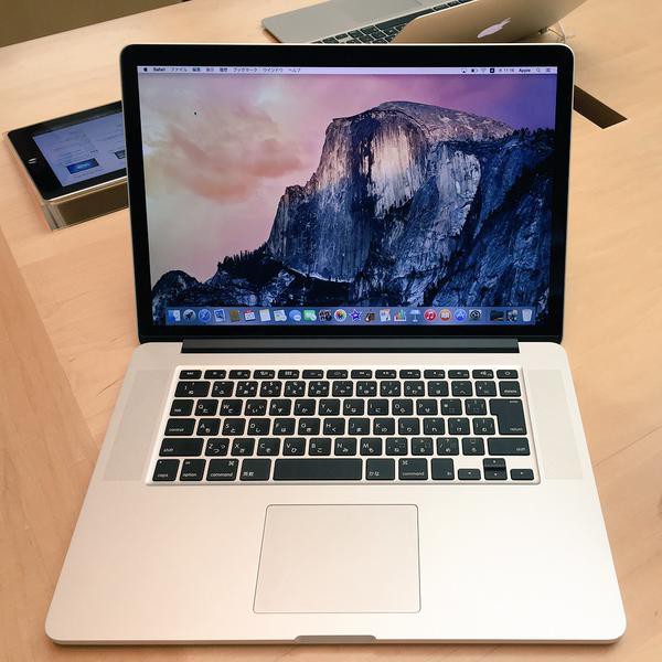 Apple Retail Store（直営店）、新しい15インチMacBook Pro Retina