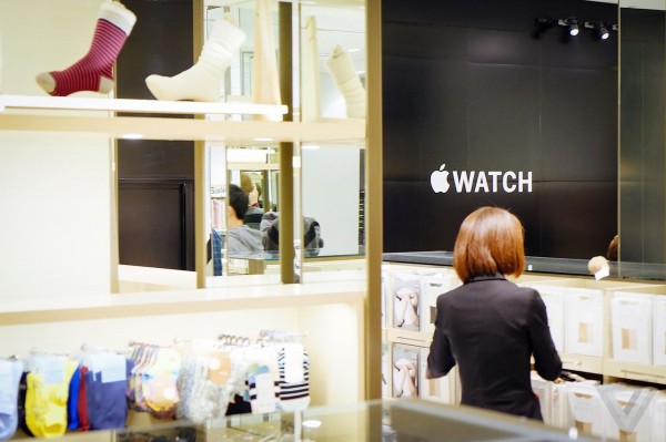 東京の伊勢丹新宿店 4月10日の Apple Watch 先行プレビューに向けショップ イン ショップ工事中 本館1fフロア カルティエ横にオープン予定 Apple Brothers Loves Mac