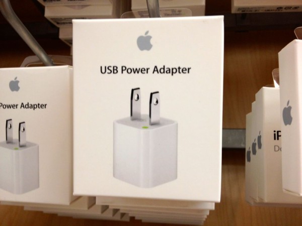 9/17】Apple、DockコネクタUSBケーブルを省いたiPhone/iPod向け電源アダプタ「Apple 5W USB Power  Adapter」を販売。（1,880円） : Apple Brothers ♥ Loves Mac