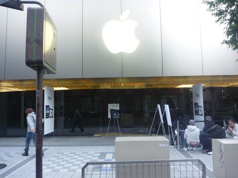 Am5 30頃 アップルストア名古屋栄のipad 行列は 予約者人と予約なし50人とちょっと Update Abroはビックカメラ名古屋駅西店へ Apple Brothers Loves Mac