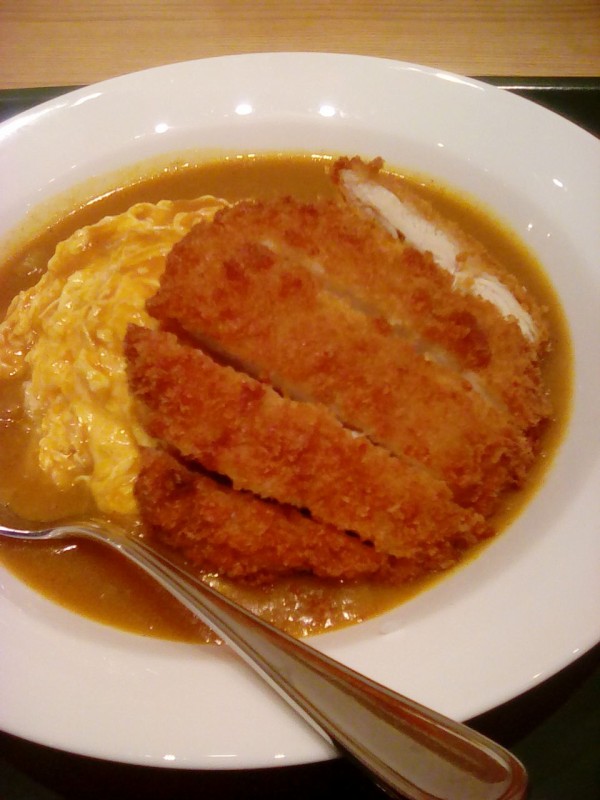 カツカレー 主張しないオムチキンカツカレー カレーショップ C C 渋谷