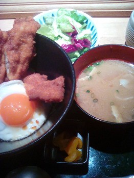 カツ ちょっと大変だけど甘いタレが印象的な豚バラカツ丼 初代 豚屋 丸の内オアゾ店 東京駅 今日も上機嫌ってわけないだろ