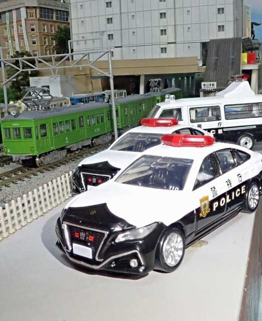 m*s様 トミカプレミアム　トミカガレージ　クラウンパトカー付き タカラトミー PﾄﾐｶGARAGEﾌﾟﾚﾐｱﾑﾌﾞﾗﾂｸ トミカプレミアム tomica GARAGE