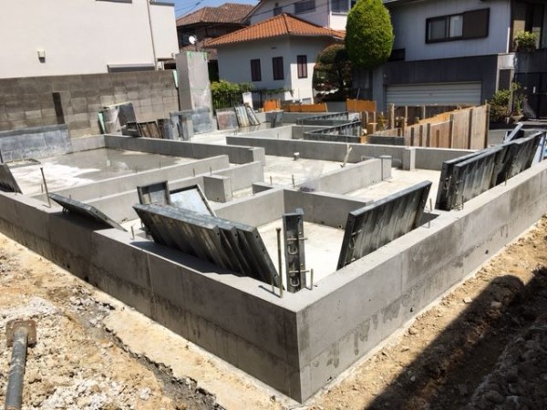 ４月２０日 水 基礎工事 型枠ばらし Sunny Side 現場日記