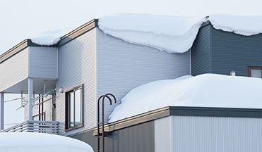 雪国でもフラットな屋根 寒いのに大きな窓 デザイン自由度が増す 建築家が設計した注文住宅の本音をブログにまとめました