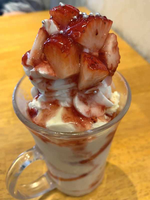 野々市市粟田 Sweets Cafe ののん 季節の果物を使用したパフェが人気のカフェで旬の苺パフェ あさぴーのおいしい独り言