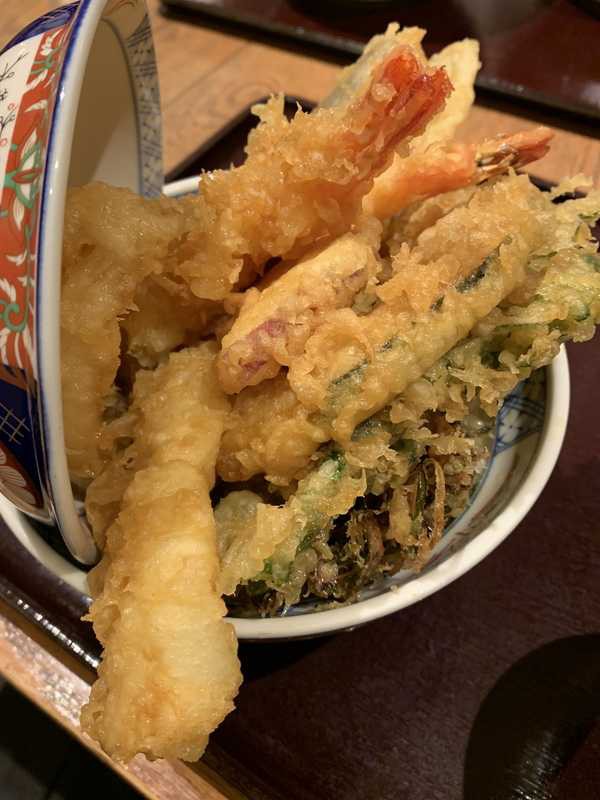 天王寺駅ビル ひかり屋 天王寺ミオ ランチで食べた はみだし天丼 は魚と野菜の天ぷらがてんこ盛り あさぴーのおいしい独り言