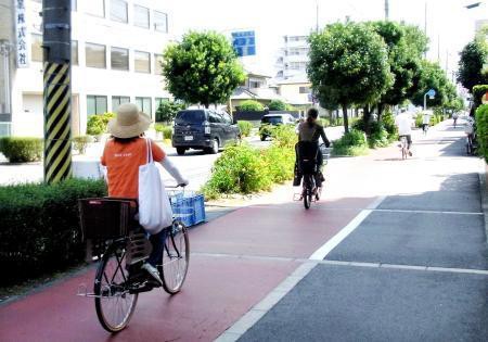 西宮市の 緩衝帯 構造分離自転車道 サイクルプラス あしたのプラットホーム