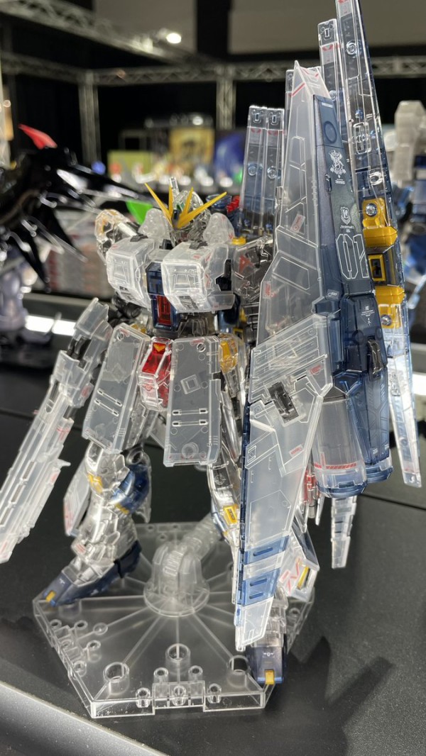 ガンプラ RG νガンダム HWS クリアカラー 完成品 - プラモデル