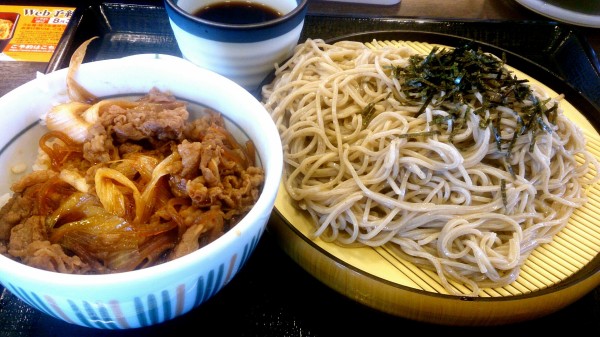 山わさびの効いた冷たい二八蕎麦と長ネギ入りの和風牛丼がさっぱりして美味しい なか卯 羽島竹鼻店 岐阜県羽島市竹鼻町狐穴字壷柄山461 1 Airの食べログ日記 岐阜 尾張 名古屋を中心に