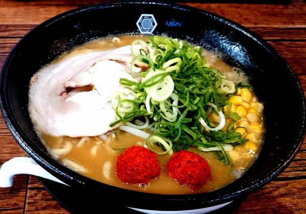 替え玉5回無料！ 最強コスパに進化した味噌推しの煮干しラーメン店