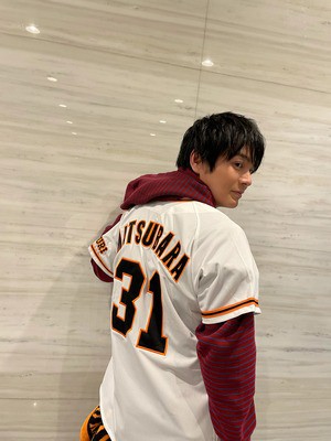 呪術廻戦　ジャイアンツコラボグッズ　五条悟 呪術廻戦」が読売ジャイアンツとコラボ！ 五条先生ら巨人軍