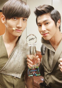 韓国hp Twitter 浜崎あゆみ 東方神起 少女時代