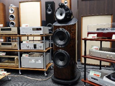 赤白カウンターデッキ　レート高 ドラッグストアコーナー：中日販売（店舗用の陳列什器・棚・売場