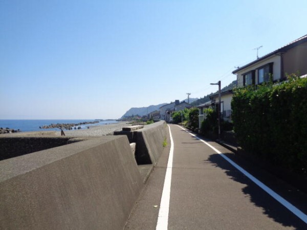 炎天下の久比岐自転車道歩き(糸魚川～直江津) : 広島発ときどき歩き旅