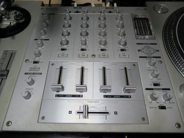 ①ターンテーブル＋ミキサー DJ機器コレクション 1「ミキサー/ターンテーブル」 : 全部宝物～My