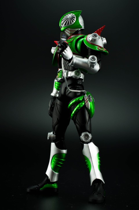 SHFiguarts 仮面ライダー　ベルデ Amazon.co.jp: 魂ウェブ限定 S.H.Figuarts 仮面ライダーベルデ