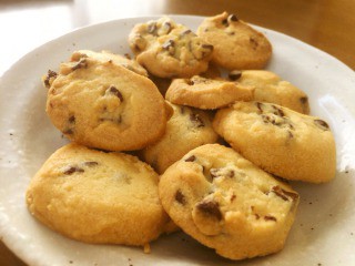 だがし屋小豆 ちょっとくらい食べすぎても安心 高野豆腐でヘルシークッキー 持たない暮らし ミニマム生活 ねこと暮らすミニマリスト