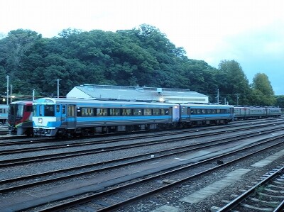 2024年10月9日四国旅客鉄道 高徳線316D（徳島～高松） : バスの中の人