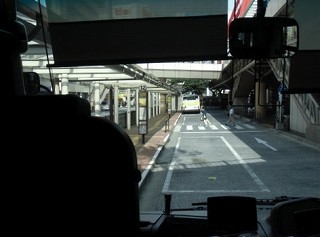 13年8月日シティバス立川 立川 羽田空港線 羽田空港国際線ターミナル パレスホテル立川 リラックマバス5号車 バスの中の人の乗りもの記録