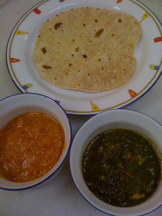 チキンマカニとチキンサグ インド料理に興味津々