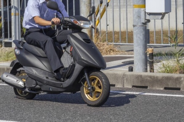 【二輪車】原付免許で二種も乗れるようになる!?各省庁の声明は? : car life style