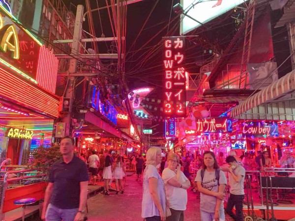 ソイカウボーイのバカラへ行った話 : バンコクで暮らそう