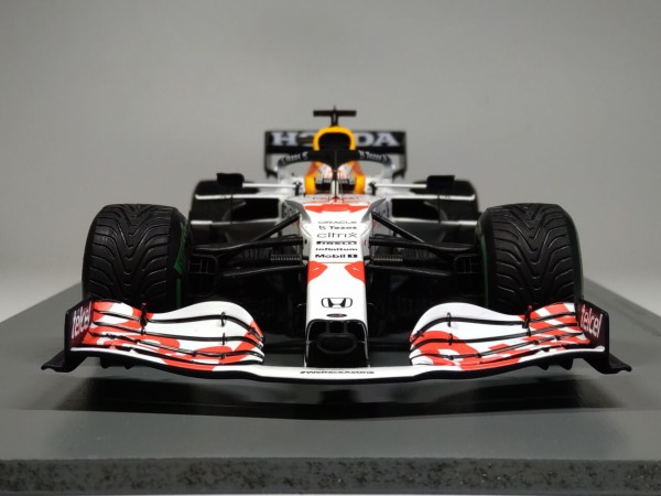 SF23 & RB18 ミニカーセット 1/18 Red Bull Racing RB21 No.22 Oracle Red Bull Racing