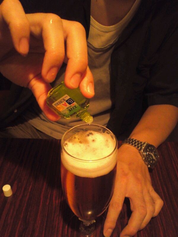 お酒に目薬を入れてみた 渋谷 Bar Q ブログ 僕があなたの担当です