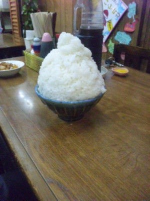 こふじの大ライス 柳の下にネコがいるｚ